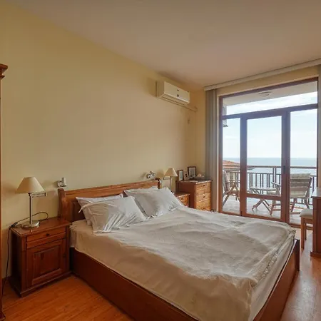 Seafront Maisonette アパート